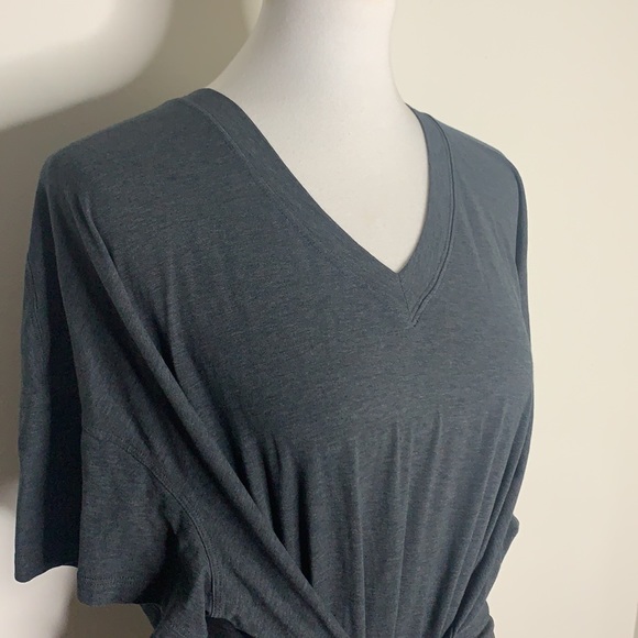 LULULEMON Heathered Black Side Tie V-Neck T-Shirt 10 - Picture 7 of 12